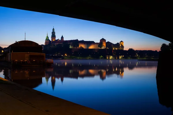 Polónia Cidade Cracóvia Vista Para Castelo Wawel Noite Tranquila Debaixo — Fotografia de Stock