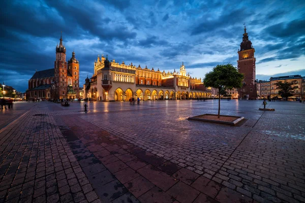 Město Krakov Soumraku Polsku Hlavního Náměstí Starém Městě Panorama Kostelem — Stock fotografie