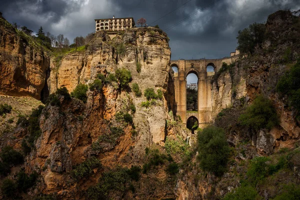 Hiszpania Ronda Malowniczy Krajobraz Andaluzji Mostu Puente Nuevo Przez Wąwóz — Zdjęcie stockowe