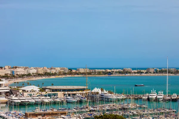 Cannes Şehir Manzarası Fransa Fransız Rivierası Mediterranen Denizde Bağlantı Noktasındaki — Stok fotoğraf