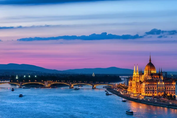 'S avonds in de stad van Budapest — Stockfoto