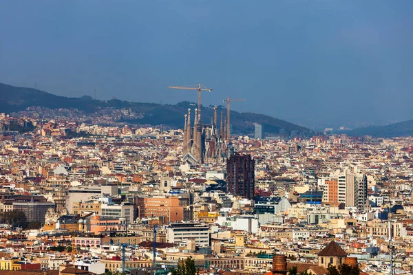 Stad van Barcelona luchtfoto stadsbeeld — Stockfoto