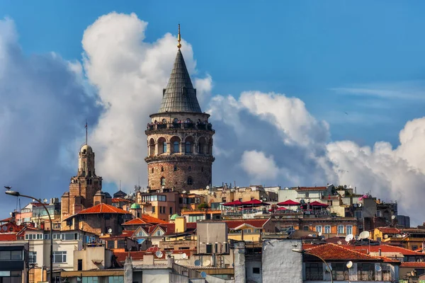 Galatská věž v městě Istanbulu — Stock fotografie