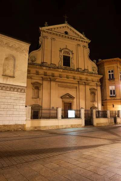Kostel svatého Martina v noci v Krakově — Stock fotografie