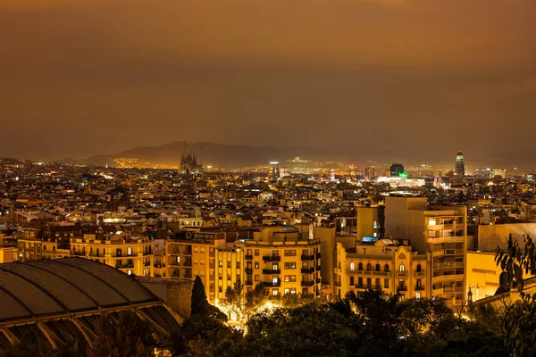 Барселонская ночь из района Побле Сек — стоковое фото
