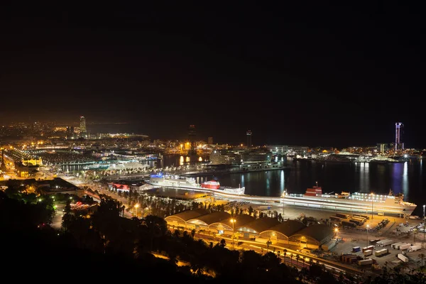 Порт Барселоны ночью — стоковое фото