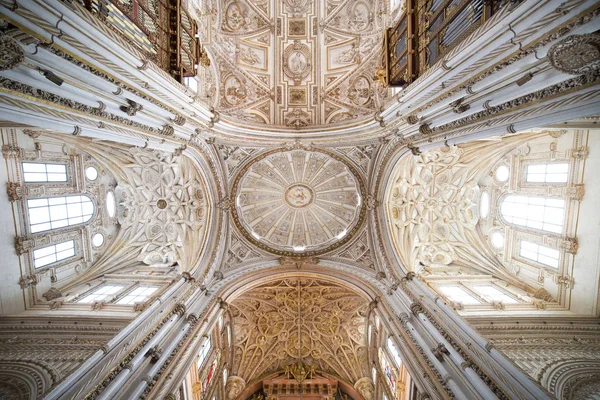 Meczet Katedra w Kordobie wnętrze w Hiszpanii — Zdjęcie stockowe
