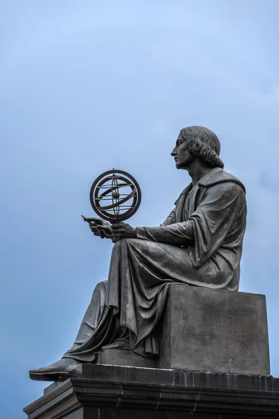 Nicolaus copernicus monument in Warschau — Stockfoto