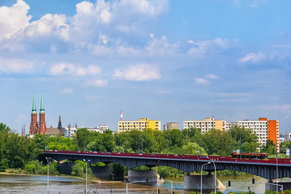 Varşova kentinde Praga Ilçe silüeti — Stok fotoğraf