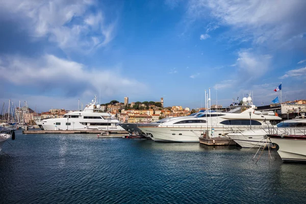Jachten in de haven van Cannes — Stockfoto