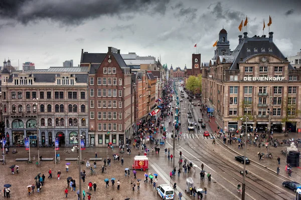 Dam Square and Damrak Street in City Center of Amsterdam — Stock Photo, Image