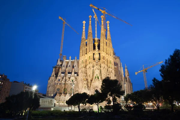 Sagrada familia in barcelona's nachts — Stockfoto