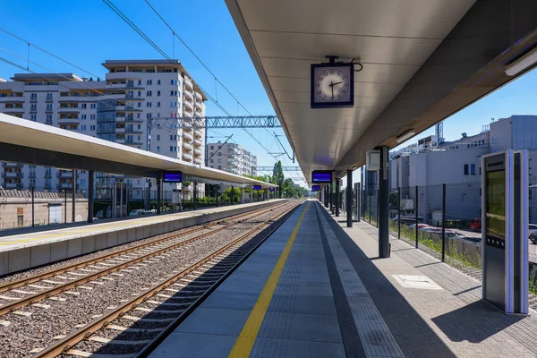 Şehirdeki tren istasyonu. — Stok fotoğraf