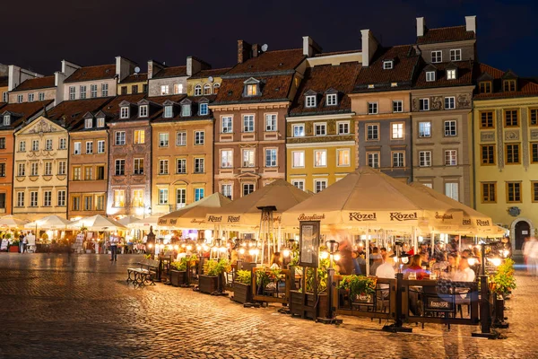 Avond op het marktplein van de oude stad in Warschau — Stockfoto