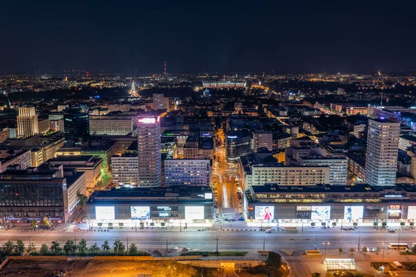 Varsovia noche paisaje urbano a lo largo de la calle Marszalkowska —  Fotos de Stock