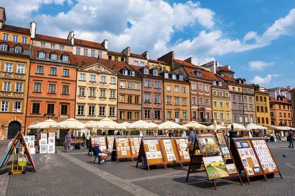 Plaza del Mercado del casco antiguo en Varsovia — Foto de Stock