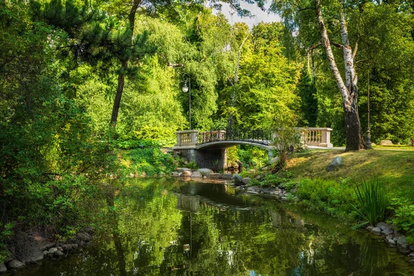 ワルシャワ市のウジャズドウ公園 — ストック写真