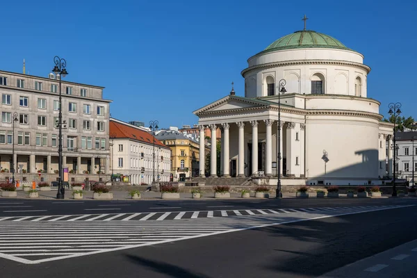 Plaza de las Tres Cruces y Iglesia de San Alejandro en Varsovia — Foto de Stock