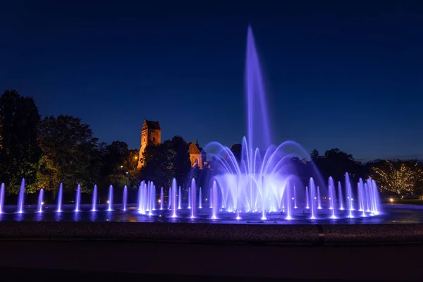 Park Fountain Illuminated at Night in Warsaw — Stock Photo, Image