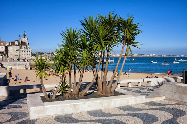 Sétány Ribeira Beach-en Cascais-ban — Stock Fotó