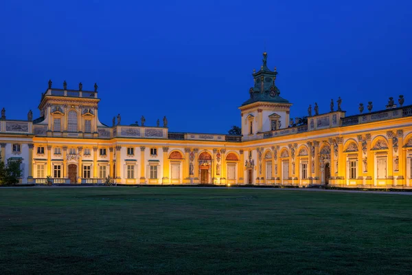 Pałac Wilanow nocą w Warszawie — Zdjęcie stockowe