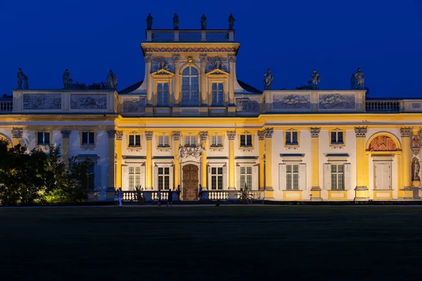 Pałac Wilanow nocą w Warszawie — Zdjęcie stockowe