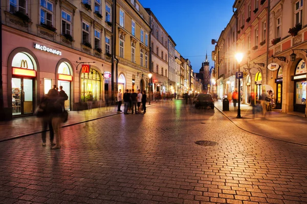 Escapade dans la vieille ville de Cracovie la nuit — Photo