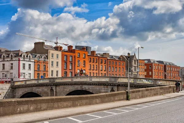 Rlanda Dublin Şehri Ufuk Çizgisi Sokaktan Mellows Köprüsü Sıra Sıra — Stok fotoğraf