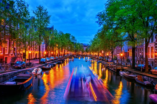 Sera Presso Canale Nella Città Amsterdam Olanda Nei Paesi Bassi — Foto Stock