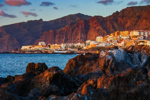 Isla Tenerife Atardecer España Vista Ciudad Turística Los Gigantes Acantilados — Foto de Stock