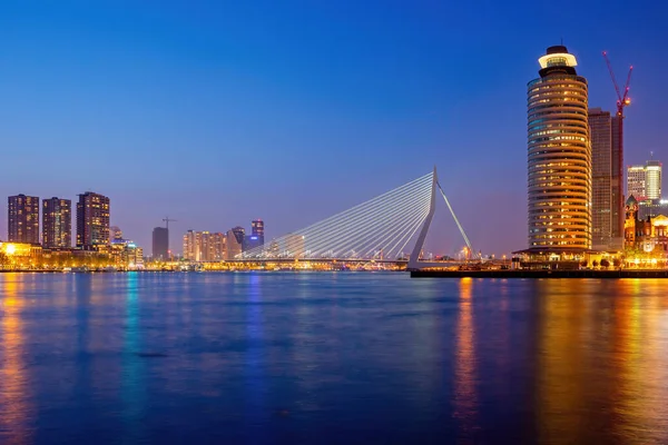 Rotterdam Město Panorama Večerního Soumraku Holandsku Nizozemsko Pohled Řeku Centru — Stock fotografie