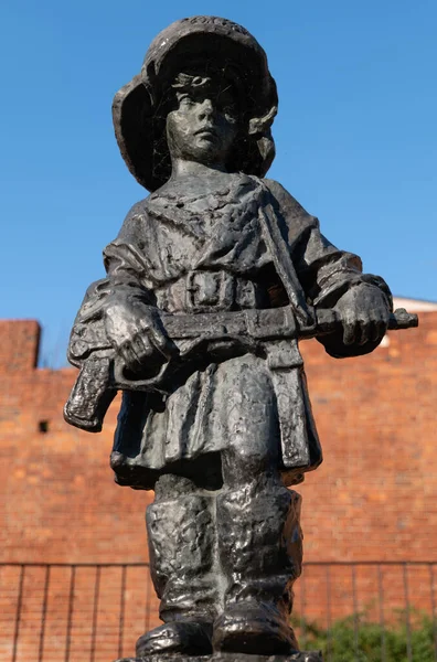 波兰华沙 约2020年6月 旧城小起义军纪念碑 由Jerzy Jarnuszkiewicz于1946年设计 纪念1944年华沙起义中阵亡的儿童兵 — 图库照片