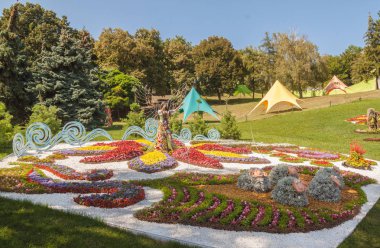 KYIV, UKRAINE-AUG 23, 2018 - 17 Ağustos, Spivoche Pole çiçek sergisinde 