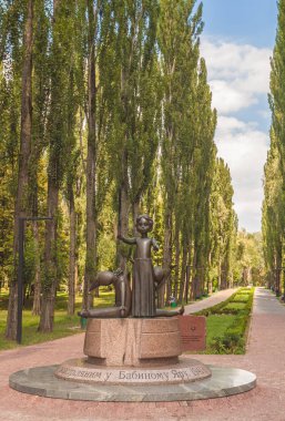 Kiev, Ukrayna - 13 Ağustos, 2018: 1941 yılında, Kiev, Ukrayna Kiev Holokost Babi Yar ölen çocuklara anıt.
