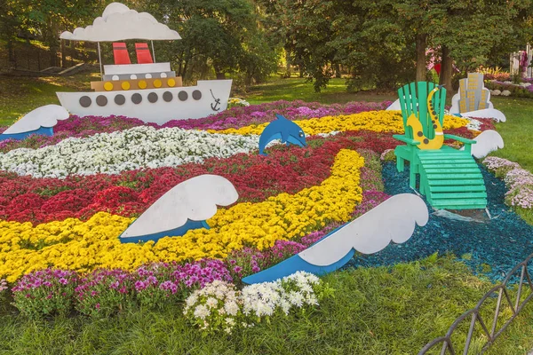乌克兰 2018年10月5 28日 Spivoche Pole 在乌克兰基辅举办了一个花 音乐剧 展出设计用 000只菊花 — 图库照片