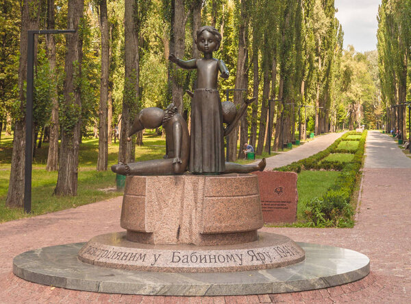 КИЕВ, УКРАИНА - 13 АУГ, 2018: Памятник детям, погибшим в Бабьем Яру Холокоста в Киеве в 1941 году, Киев, Украина
.