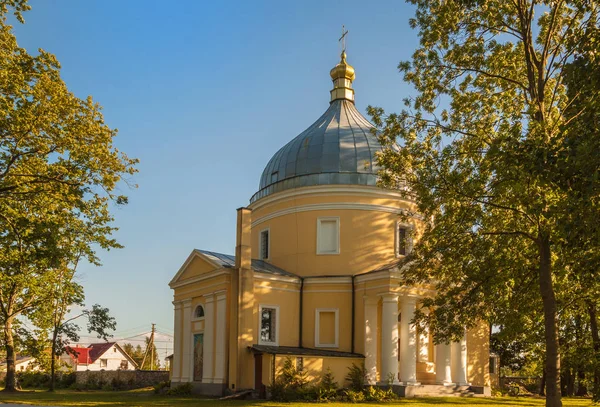 Svitiaz スキー地域 ウクライナ 4July 2018 ピーターおよびポール修道院のウクライナ正教会の教会 Svityaz ウクライナの村 — ストック写真