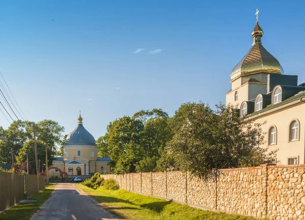 Svitiaz スキー地域 ウクライナ 2018 ピーターとポール Svitiaz ウクライナの村のウクライナ正教会教会のウラジミール ヴォルィーニの主教管区の修道院 — ストック写真