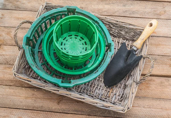 Baskets Planting Bulbous Shovel Wicker Tray Wooden Background — Stock Photo, Image