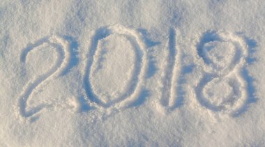 Yeni yıl ve Noel için karın üstünde 2018