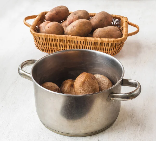 Βραστές Πατάτες Κατσαρόλα Καλάθι Φόντο — Φωτογραφία Αρχείου