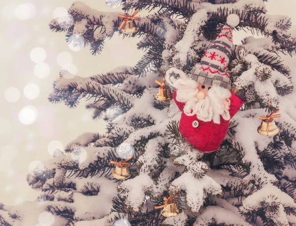 Buon Gnomo Giocattolo Campane Sull Abete Rosso Natale Produzione Massa — Foto Stock