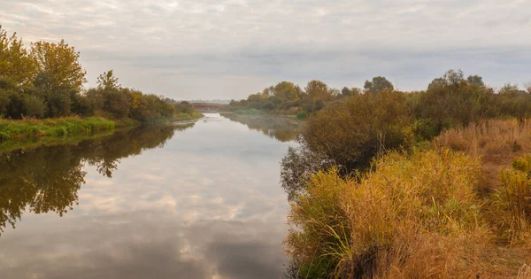 Осінній Осінній Ранок Маленькій Річці Полісі Україні — стокове фото