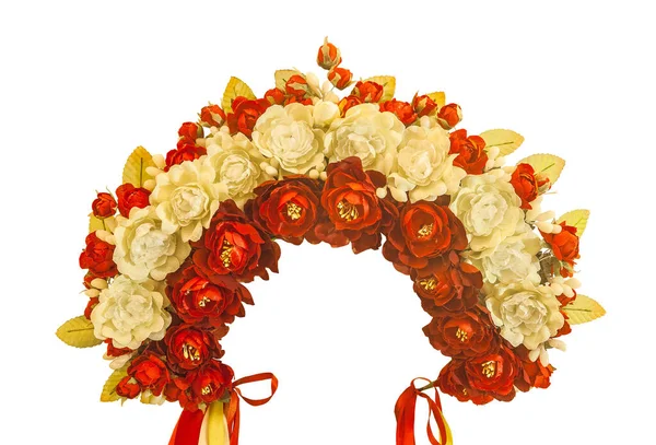Corona Ucraniana Flores Rojas Blancas Con Cintas Sobre Fondo Blanco —  Fotos de Stock