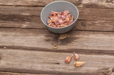 Sarımsak karanfilli gri kase 