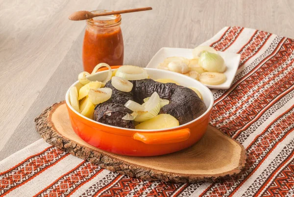 Bague Saucisses Pudding Avec Pommes Terre Oignons Pot Avec Adjika — Photo