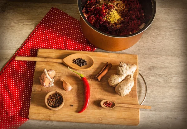 Verschiedene Würzige Zutaten Für Rezept Chutney Aus Äpfeln Und Rüben — Stockfoto