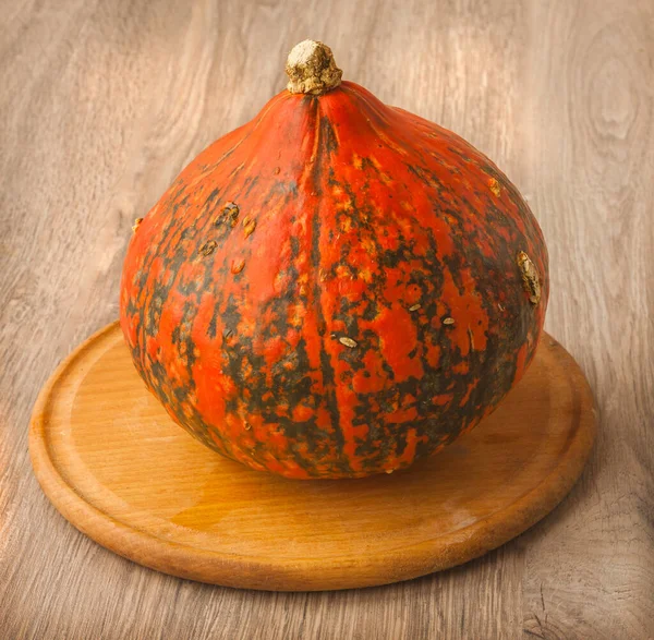 Calabaza Una Tabla Cortar Mesa Cocina — Foto de Stock