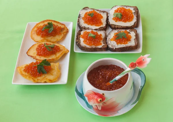 Dicke Kartoffelpuffer Kartoffelbrei Und Roter Kaviar Das Essen Fastnacht Massenware — Stockfoto