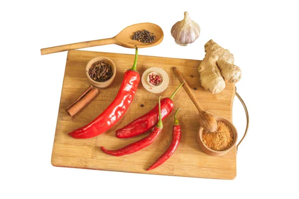 Specerijen Specerijen Een Witte Achtergrond Ingrediënten Voor Pittige Sauzen Chutney — Stockfoto